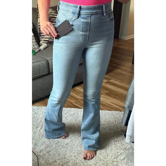 Good American Pull On Flare Jeans “SAMPLE” Size M NEW - Picture 4 of 8